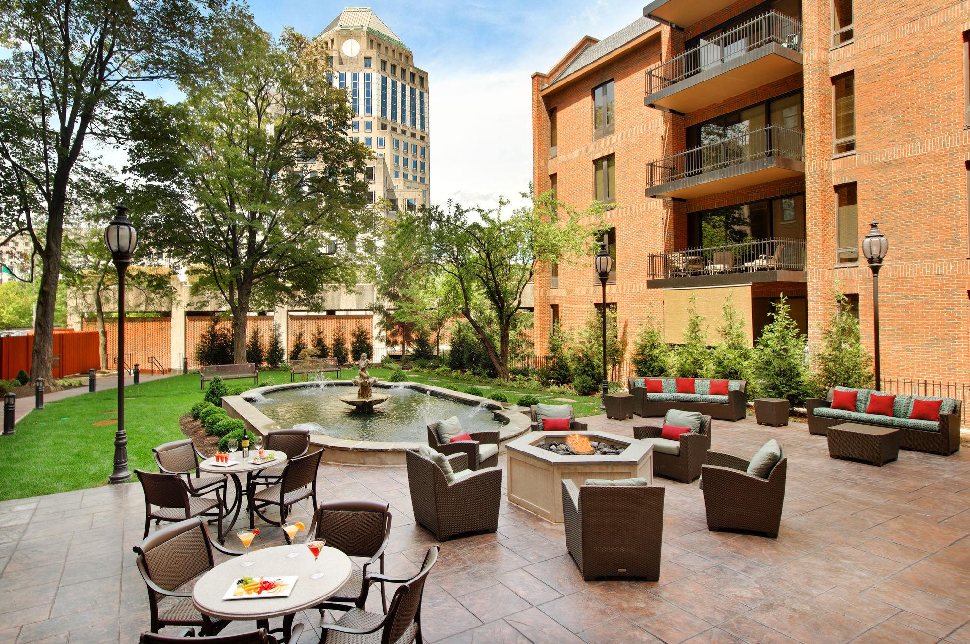 By Marriott Downtown/the Phelps Hotel 3*