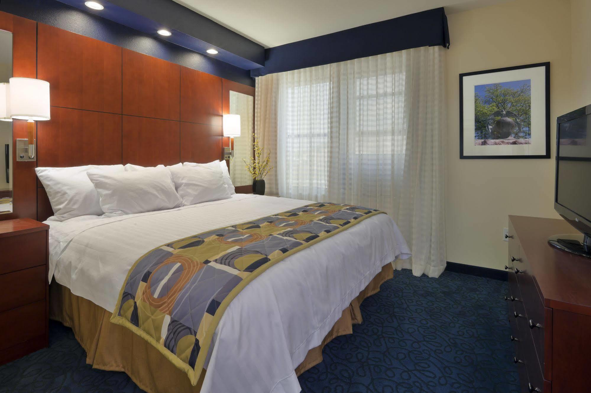 By Marriott Downtown/the Phelps Hotel 3*
